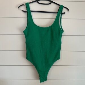 #0360 WOMEN’S AMAZON KELLY GREEN RIBBED ONE PIECE SWIM SUIT SIZE: MEDIUM